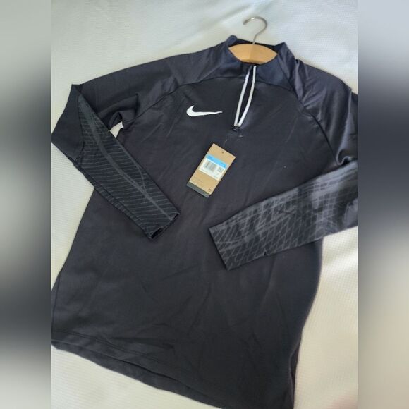 Nike Black Performance Jacket with Quarter-Zip Design - Picture 9 of 10